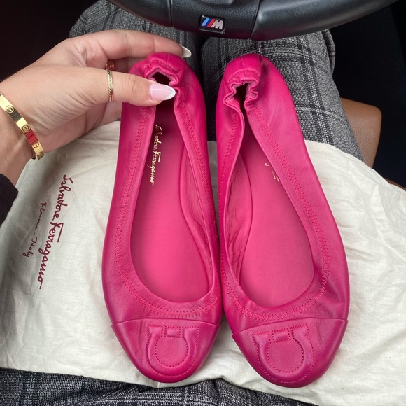 NWOT SALVATORE FERRAGAMO FLATS - Picture 6 of 6